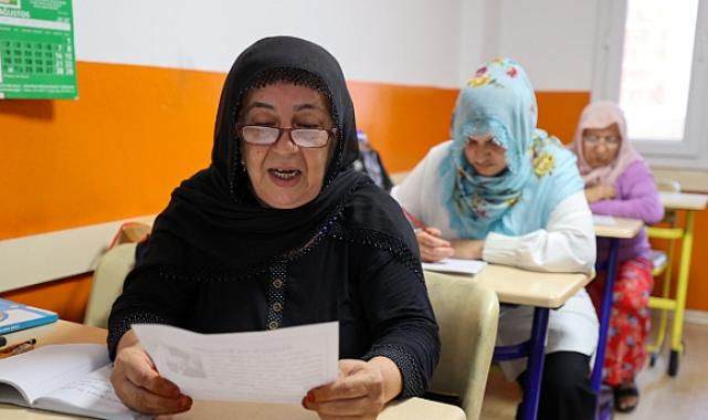 İlk kez okul sıralarına oturdular