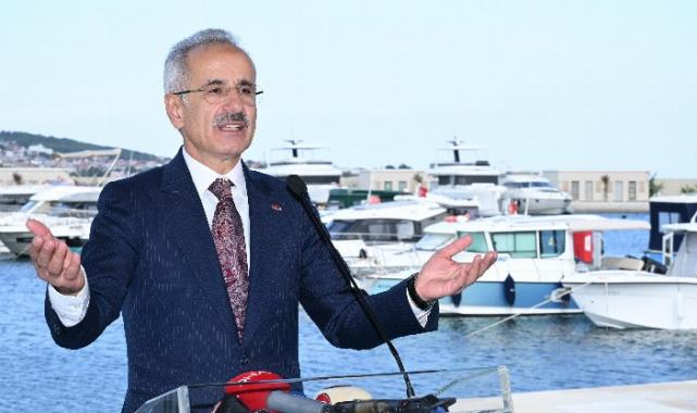 İzmir Yeni Foça Yat Limanı hizmete açıldı