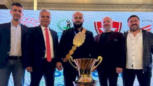 Paşa'nın Aslanı'nın kupa töreninde yalnız bırakmadı