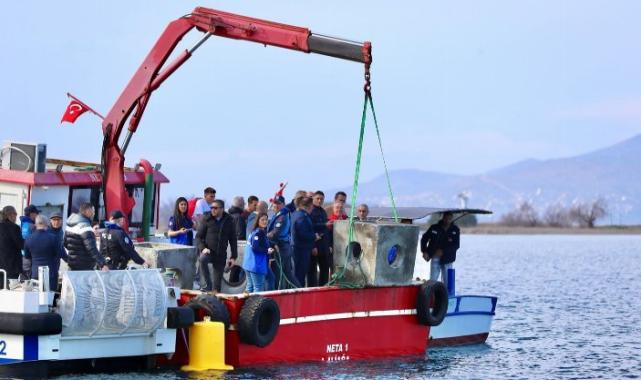 Aliağa Körfezi'nde ilk yapay resifler denizle buluştu