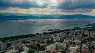 Kırmızıya dönen İzmit Körfezi'nde inceleme