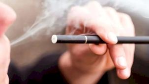 Dikkat masum bir su buharı değil! Elektronik sigaralardaki 7 bin kimyasal maddenin çoğu kansorejen!