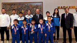 Selçuklu'nun başarılı sporcuları Başkan Pekyatırmacı’yı ziyaret etti