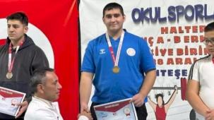 Bursalı lise öğrencisi halterde Türkiye Şampiyonu oldu