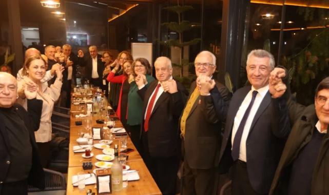 İzmir Güzelbahçe'de siyaset dostluk yemeğinde buluştu