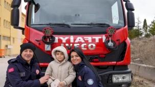 Minik Ömer 'Ateş Savaşçısı' oldu
