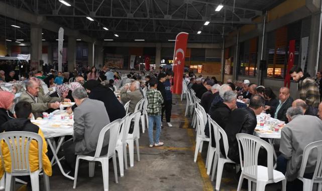Bursa'da Osmangazi Belediyesi iftar sofrasında buluşturmaya devam ediyor