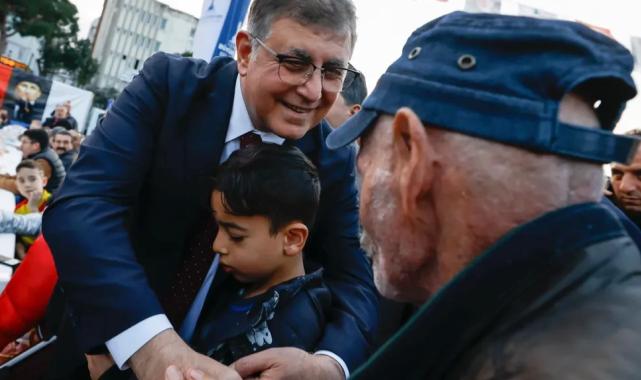 İzmir'de iftar sofrasında dayanışma mesajı!