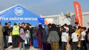Antakya'da 5 bin kişiye sıcak yemek dayanışması