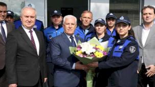 Bursa'da Başkan Bozbey bayramda çalışan ekipleri unutmadı
