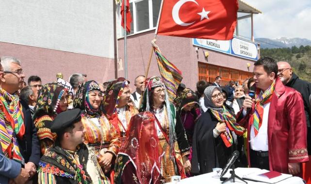 Bursa Osmangazi'de asırlık köy düğünü fethettti!