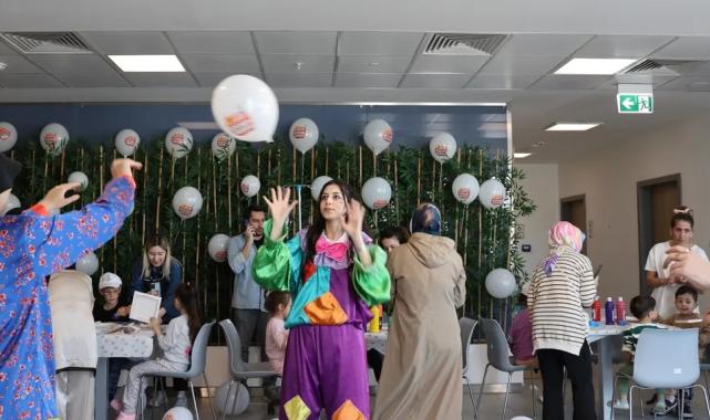 Hastanedeki çocuklara 23 Nisan sürprizi