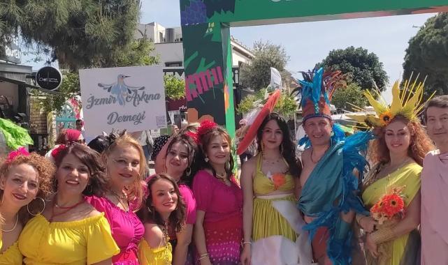 İzmir Alaçatı'da renkli ot festivali