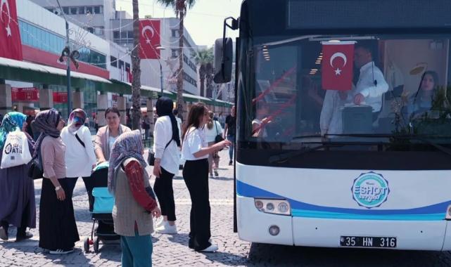 İzmir'de ESHOT sergisi yenilenen tasarımıyla ilgi gördü