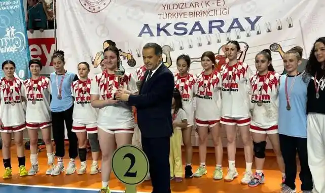 Mudanya’nın yıldız hentbolcuları Türkiye ikincisi oldu
