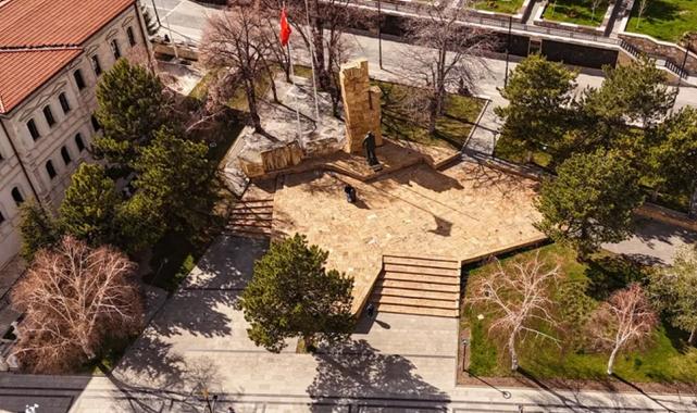 Sivas'ta Atatürk Anıtı'na çevre düzenlemesi