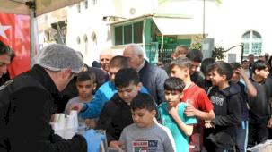 Başkan Aydın’dan vatandaşlara çorba ikramı