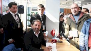 Bursa Osmangazi Belediyesi Serhan Asker’i kitapseverlerle buluşturdu