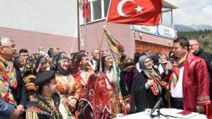 Bursa Osmangazi'de asırlık köy düğünü fethettti!