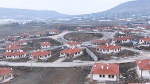 Deprem bölgesinde köy evleri teslim ediliyor