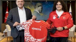 Dünya 2.’si kır çiçeği Nidanur’dan Başkan Seçer’e ziyaret