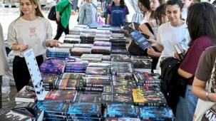 Edebiyatın usta isimleri İzmirli kitapseverlerle buluştu