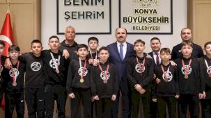 Konya'da dereceye giren öğrencilerden Başkan Altay'a ziyaret