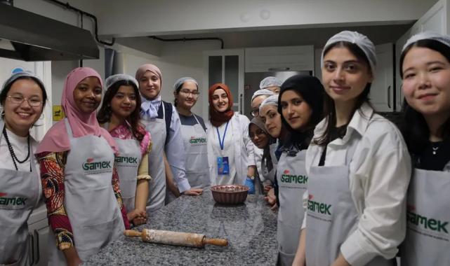 Uluslararası öğrenciler Türk mutfağını SAMEK'te öğrendiler