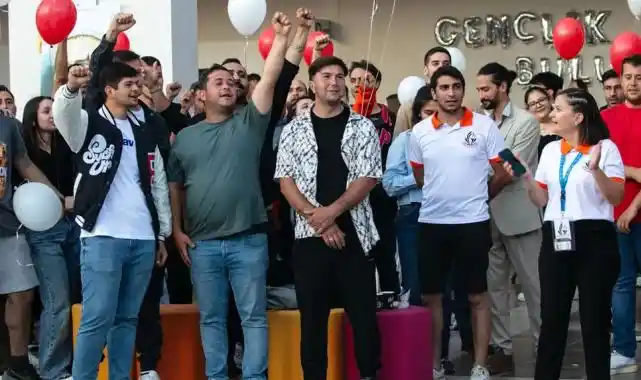 İzmir Güzelbahçe’de gençler yaza merhaba dedi
