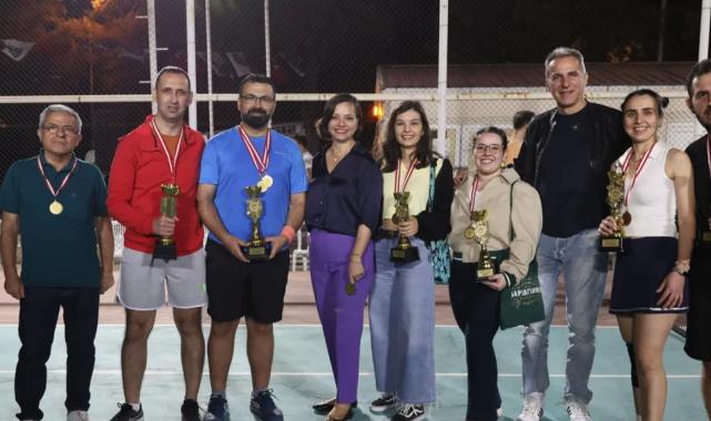 İzmir Karabağlar'da spor şenlikleri renkli geçti