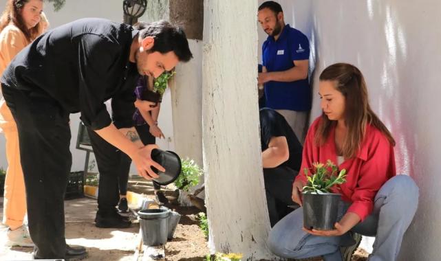 İzmir'de öğrenciler istedi Büyükşehir ekipleri yaptı