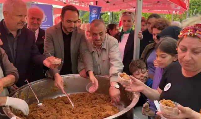 Kapanca'da İzmitlilere un helvası ikramı