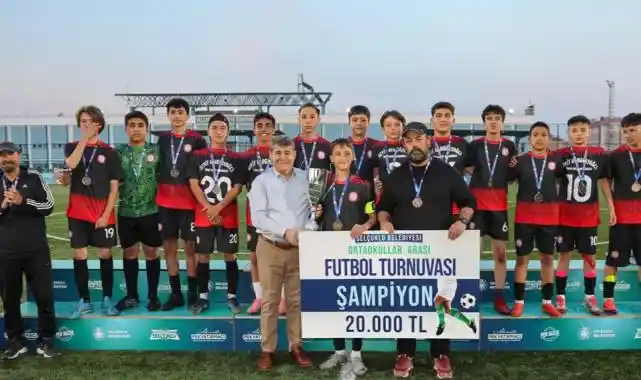 Konya Selçuklu'da ortaokulların futbol heyecanı