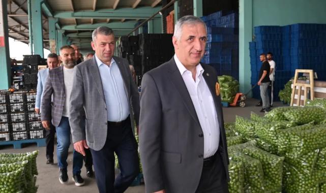 Manisa'da Turgutlu Sebze ve Meyve Hali açıldı