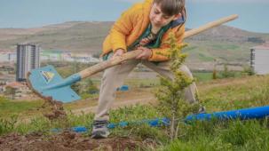 Ankara Keçiören'de minik eller toprakla buluştu