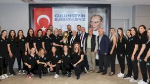 Başkan Bozbey’den şampiyon hentbol takımına övgü
