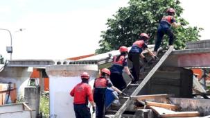 Bursa Osmangazi'de liselilerden nefes kesen tatbikat