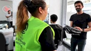 Denizli Büyükşehir berberlere penuar dağıtımına başladı