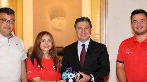 Dünya rekoru kıran okçulardan Başkan Aras’a ziyaret