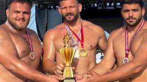 Gölcük Belediyespor pehlivanları başarıya doymuyor