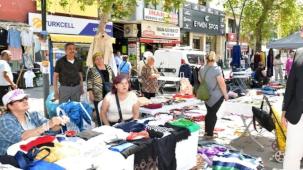 İzmir Çiğli’de 2. el eşya ve kıyafet kermesine yoğun ilgi