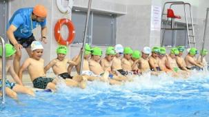 Konya Büyükşehir 6 ilçede yüzme öğretiyor