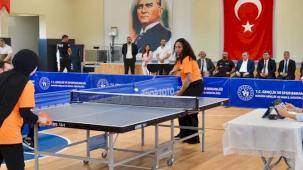 Mardin Midyat'ta masa tenisinde ödüller sahibini buldu