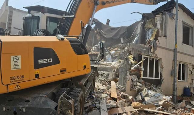 Bursa Osmangazi'de iki katlı kaçak bina yıkıldı