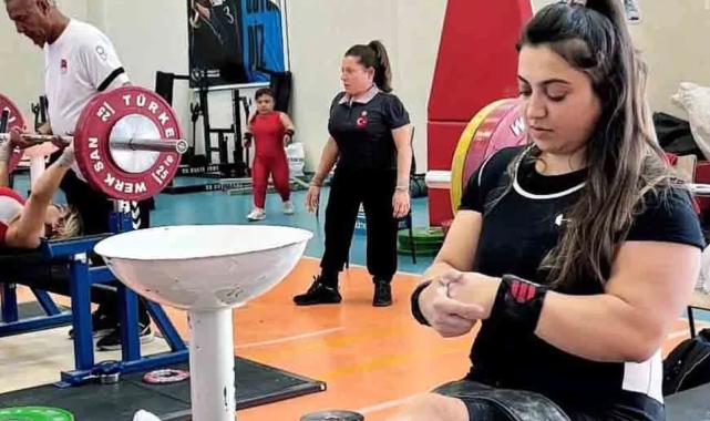 Meramlı haltercilerden Türkiye Şampiyonası'nda çifte zafer