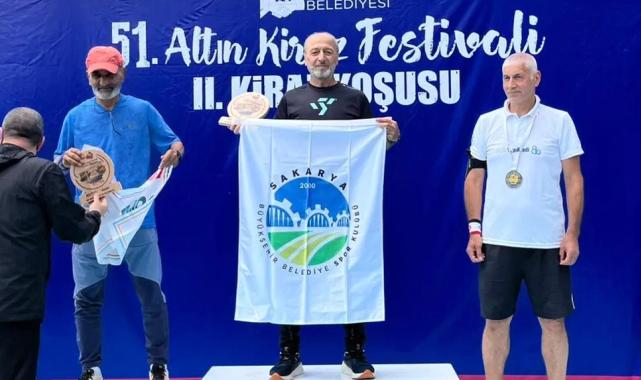 Sakarya’nın koşan tecrübesi Ali Turan kürsüyü bırakmıyor