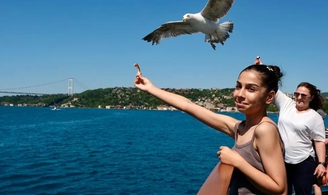 Şehir hatlarından çocuklara karne hediyesi