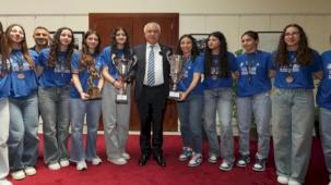 Adana Büyükşehir Belediyesi'nin kız takımından büyük başarı