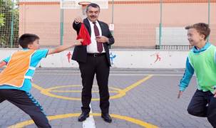 Bakan Tekin'den karne öncesi öğrencilere moral ziyareti