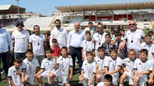 Başkan Büyükgöz minik sporcuları yalnız bırakmadı